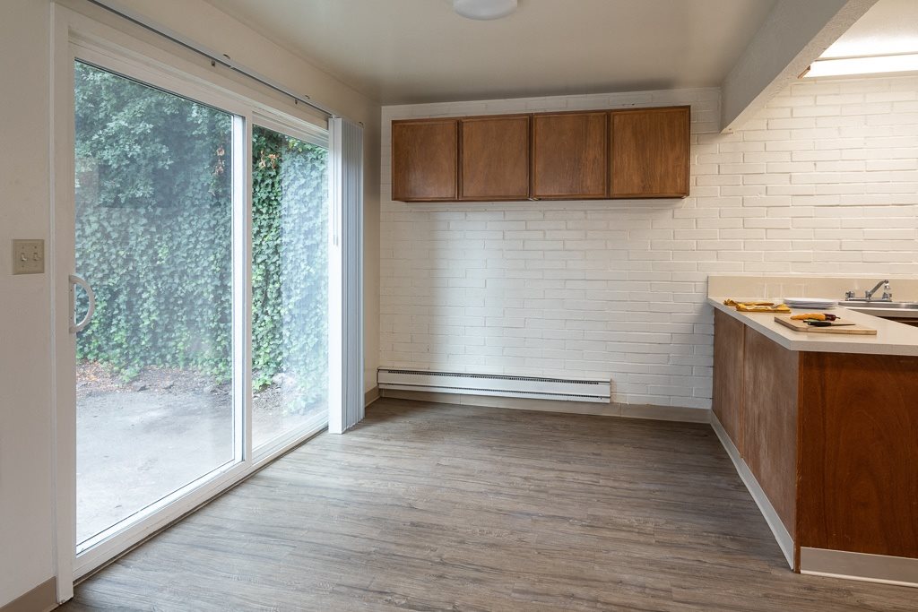 Photos and Video of Kingway Apartments in Seattle, WA